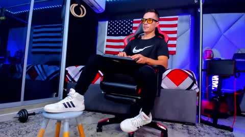 Snapshot of aydenmillerdom chatting on 09/10/25, 05:02 Ayden Miller online show from 09/10/25, 05:02