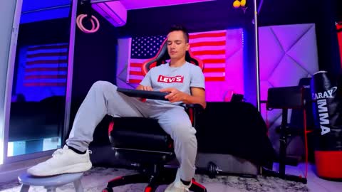 Snapshot of aydenmillerdom chatting on 09/16/25, 02:18 Ayden Miller online show from 09/16/25, 02:18