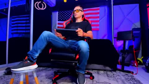 Snapshot of aydenmillerdom chatting on 09/30/25, 02:33 Ayden Miller online show from 09/30/25, 02:33