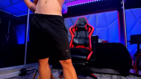 Snapshot of aydenmillerdom chatting on 10/22/25, 02:01 Ayden Miller online show from 10/22/25, 02:01