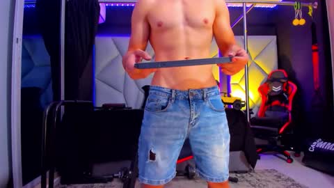 Snapshot of aydenmillerdom chatting on 11/06/25, 02:34 Ayden Miller online show from 11/06/25, 02:34