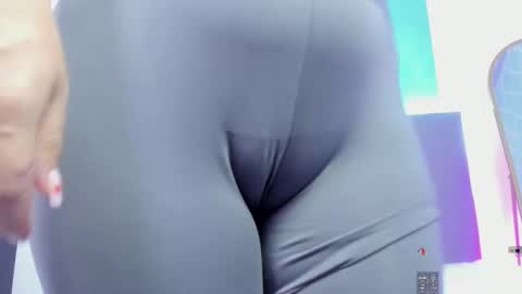 Alyda Jaramillo online show from 10/24/25, 09:00