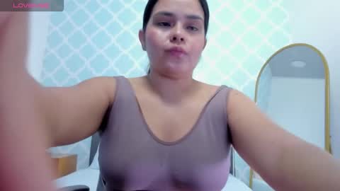 Alyda Jaramillo online show from 02/15/26, 09:52