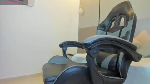 Alyda Jaramillo online show from 05/15/26, 07:21
