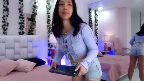 Ayla online show from 06/25/26, 07:40