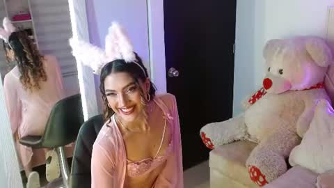 Snapshot of ayleen_m chatting on 07/19/26, 02:37 AYLEEN online show from 07/19/26, 02:37