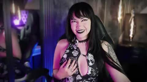 Snapshot of aylen_darkmoor chatting on 06/18/26, 06:45 Aylen online show from 06/18/26, 06:45