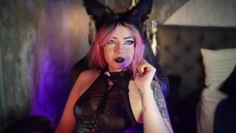 Snapshot of aylen_darkmoor chatting on 06/24/26, 06:40 Aylen online show from 06/24/26, 06:40
