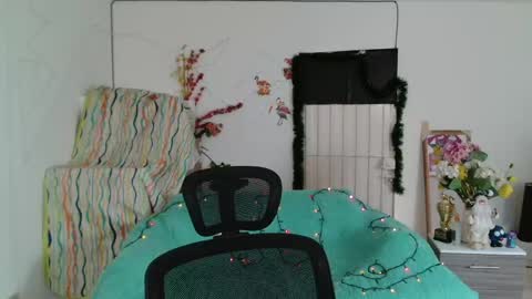 Snapshot of aylin_diazz chatting on 05/20/26, 08:26 Aylin online show from 05/20/26, 08:26
