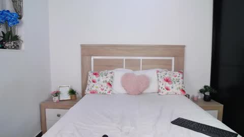 Aylin Ross online show from 10/17/25, 06:21