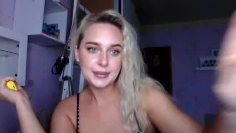 Snapshot of aylinn9999 chatting on 07/18/26, 12:31 aylinn9999 online show from 07/18/26, 12:31