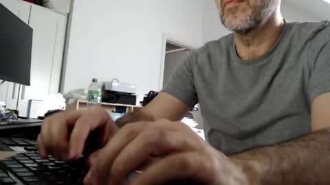 Snapshot of aylinniyerim chatting on 07/26/26, 01:40 aylinniyerim online show from 07/26/26, 01:40