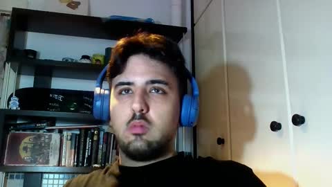 Snapshot of aymimadrdelbich0 chatting on 02/14/26, 01:19 ApoloArt online show from 02/14/26, 01:19