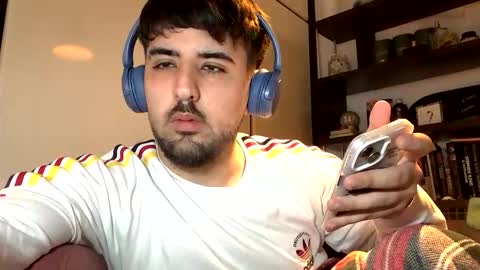 Snapshot of aymimadrdelbich0 chatting on 02/17/26, 10:45 ApoloArt online show from 02/17/26, 10:45