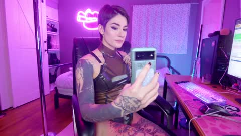 Snapshot of aynmarie chatting on 03/11/25, 12:33 mia rand online show from 03/11/25, 12:33