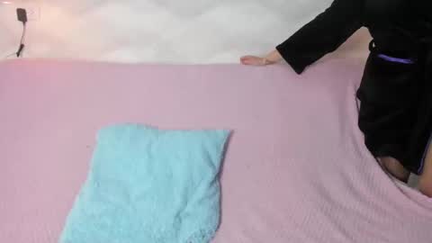 ayrix angels online show from 11/04/25, 07:13