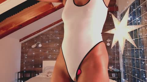 azaliaswallows online show from 01/27/25, 05:15