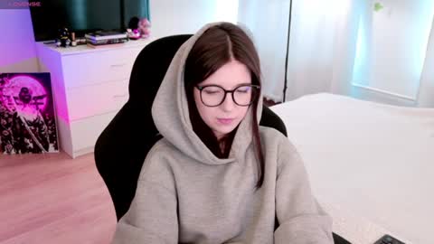 Snapshot of azaliya_haze chatting on 06/18/26, 09:14 Azaliya online show from 06/18/26, 09:14