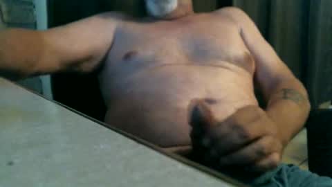 Snapshot of azjohnny chatting on 11/08/25, 12:00 azjohnny online show from 11/08/25, 12:00