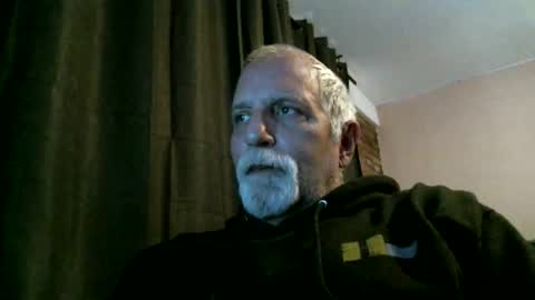 Snapshot of azjohnny chatting on 11/22/25, 07:13 azjohnny online show from 11/22/25, 07:13