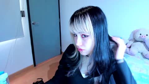 Snapshot of azu_moure chatting on 12/07/24, 08:38 Azu Moure online show from 12/07/24, 08:38