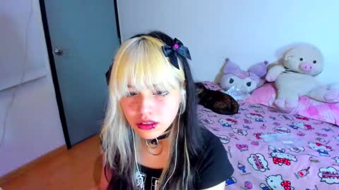 Snapshot of azu_moure chatting on 03/01/25, 10:34 Azu Moure online show from 03/01/25, 10:34