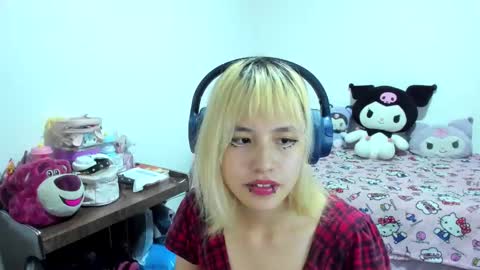 Snapshot of azu_moure chatting on 09/12/25, 06:24 Azu Moure online show from 09/12/25, 06:24
