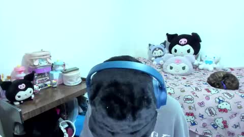 Snapshot of azu_moure chatting on 09/15/25, 06:57 Azu Moure online show from 09/15/25, 06:57