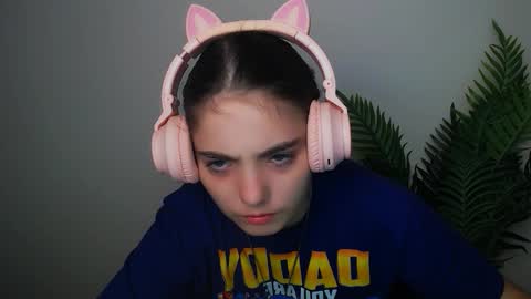 azumi_chan_ online show from 09/20/25, 08:32