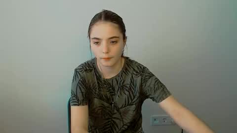 azumi_chan_ online show from 09/22/25, 05:42