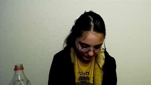 azumi_chan_ online show from 12/18/25, 07:14