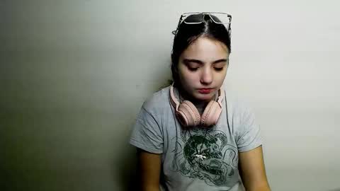 azumi_chan_ online show from 12/22/25, 10:51