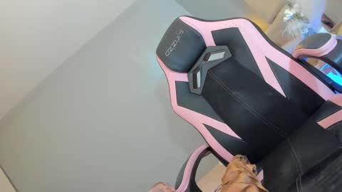 Snapshot of azumifox19 chatting on 01/03/25, 07:27 Nikka online show from 01/03/25, 07:27