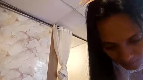 azura lion online show from 04/23/26, 04:03