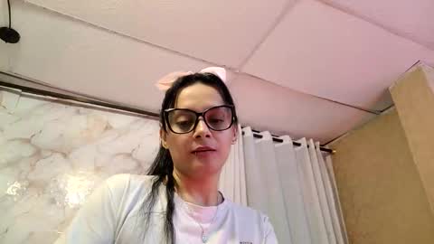 Snapshot of azura_lion chatting on 04/30/26, 04:30 azura lion online show from 04/30/26, 04:30
