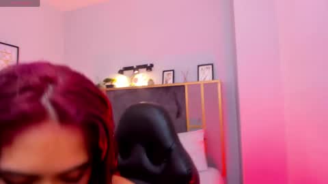 Azurra  online show from 04/17/26, 10:35