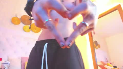 Anny online show from 11/19/25, 04:01