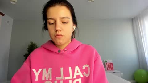 Monica online show from 09/20/25, 12:44