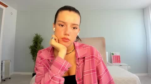 Monica online show from 09/26/25, 06:17