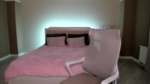 Monica online show from 10/10/25, 12:53