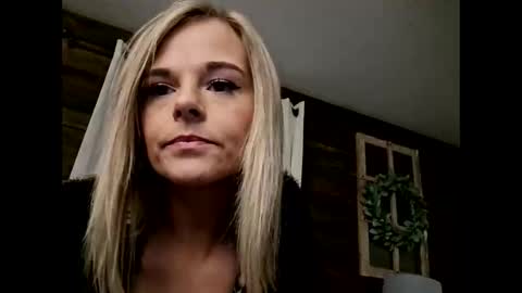 Snapshot of babeb1320 chatting on 11/25/25, 01:05 Babeb online show from 11/25/25, 01:05