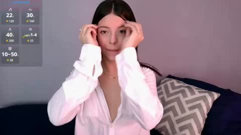 Snapshot of babeblair chatting on 07/16/26, 03:34 Queen B online show from 07/16/26, 03:34