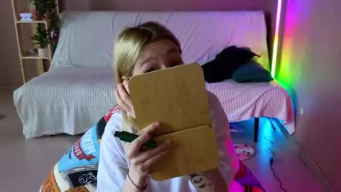 Snapshot of babees_eva chatting on 05/12/26, 04:09 Sweety Eva online show from 05/12/26, 04:09