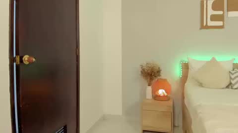 itzell  online show from 03/17/26, 12:37