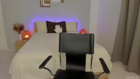 itzell  online show from 04/25/26, 11:57