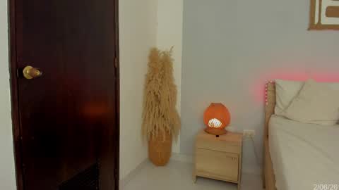 itzell  online show from 06/02/26, 04:20