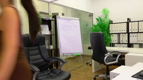 Olivia and Lexi online show from 10/06/25, 04:43