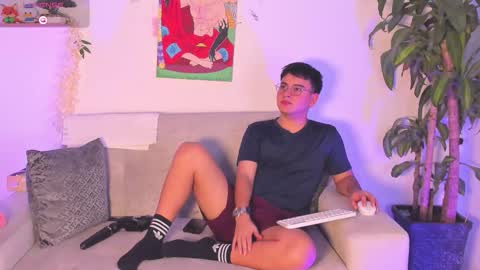 Snapshot of baby_angel_19 chatting on 11/28/25, 10:12 Anngel online show from 11/28/25, 10:12