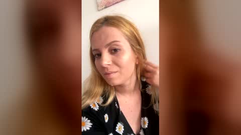 Snapshot of baby_blondee chatting on 06/01/26, 11:34 Baby Blonde online show from 06/01/26, 11:34