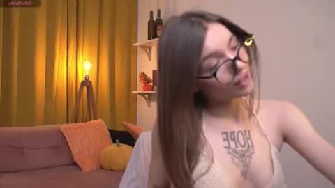 Cristy online show from 10/21/25, 02:18